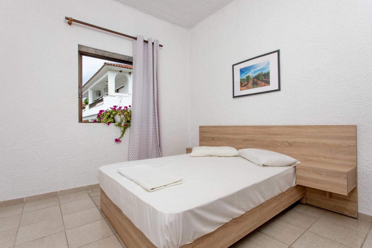 George'S Apartments Szkála Fúrkasz Kültér fotó